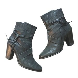 Vince Camuto Ferrah Black Leather Heeled Booties. Women's ankle Boots Size 9.5